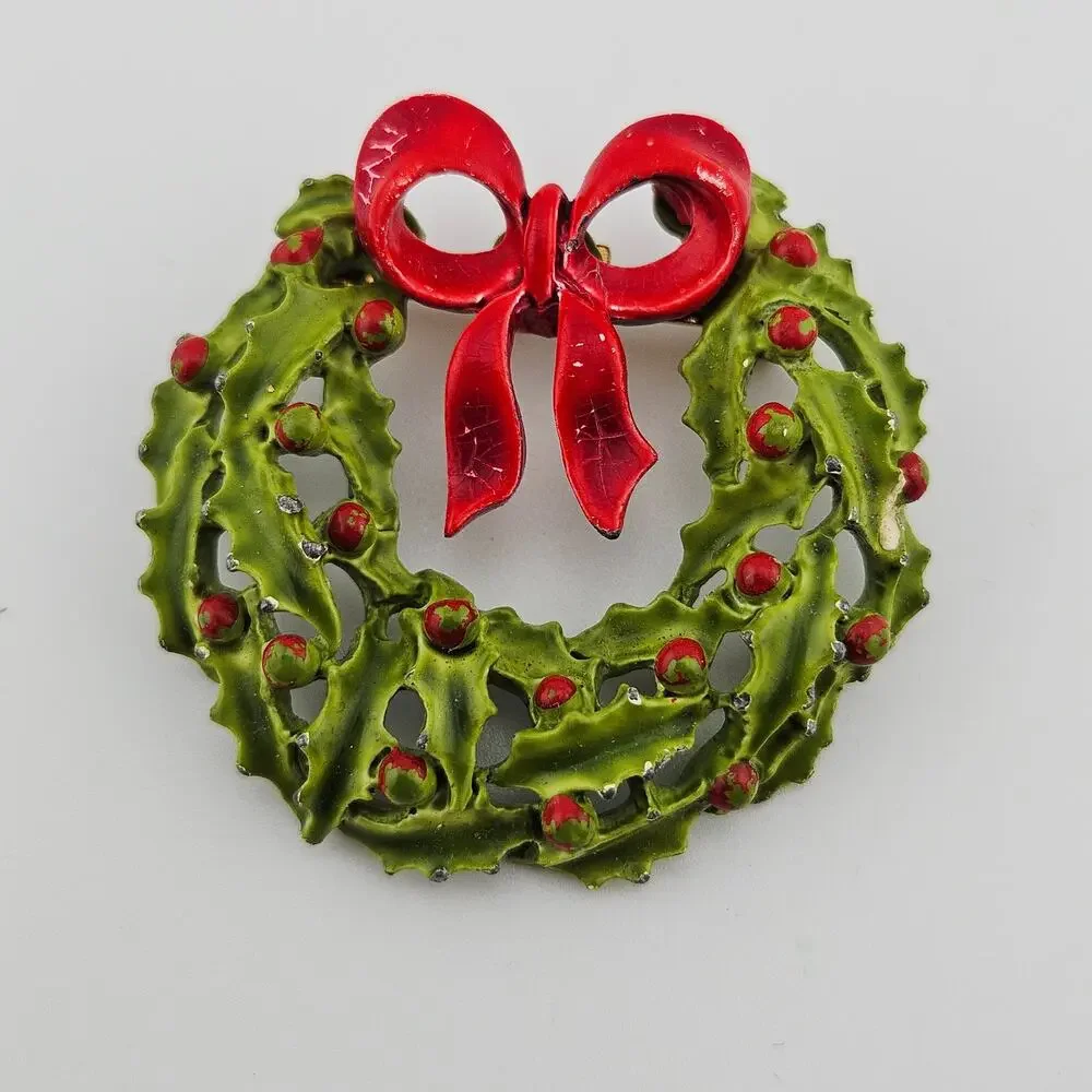Hand Painted Christmas Wreath Brooch Pin Green Traditional Festive Holiday